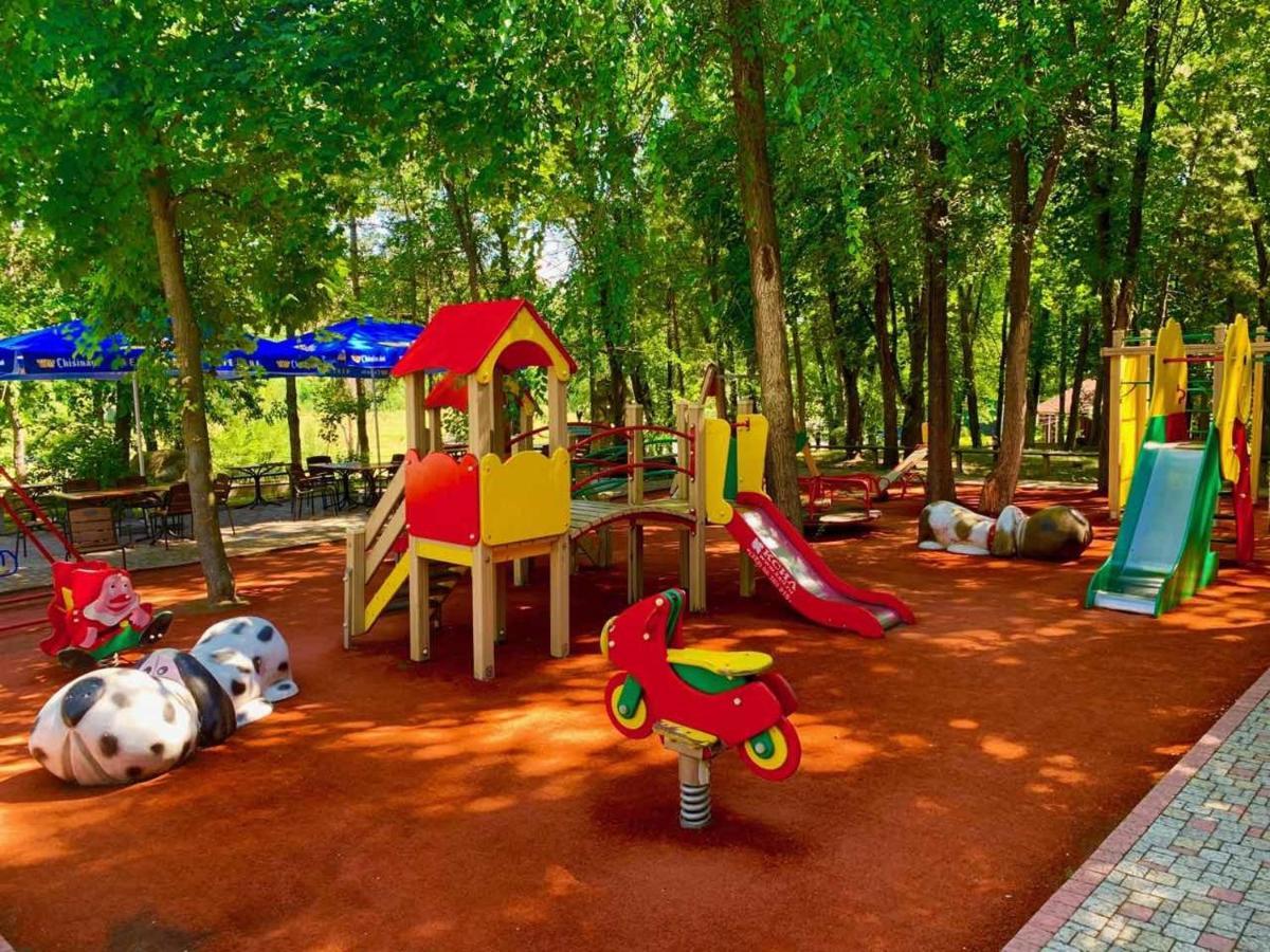 Sky Land Camping & Resort Cricova Esterno foto