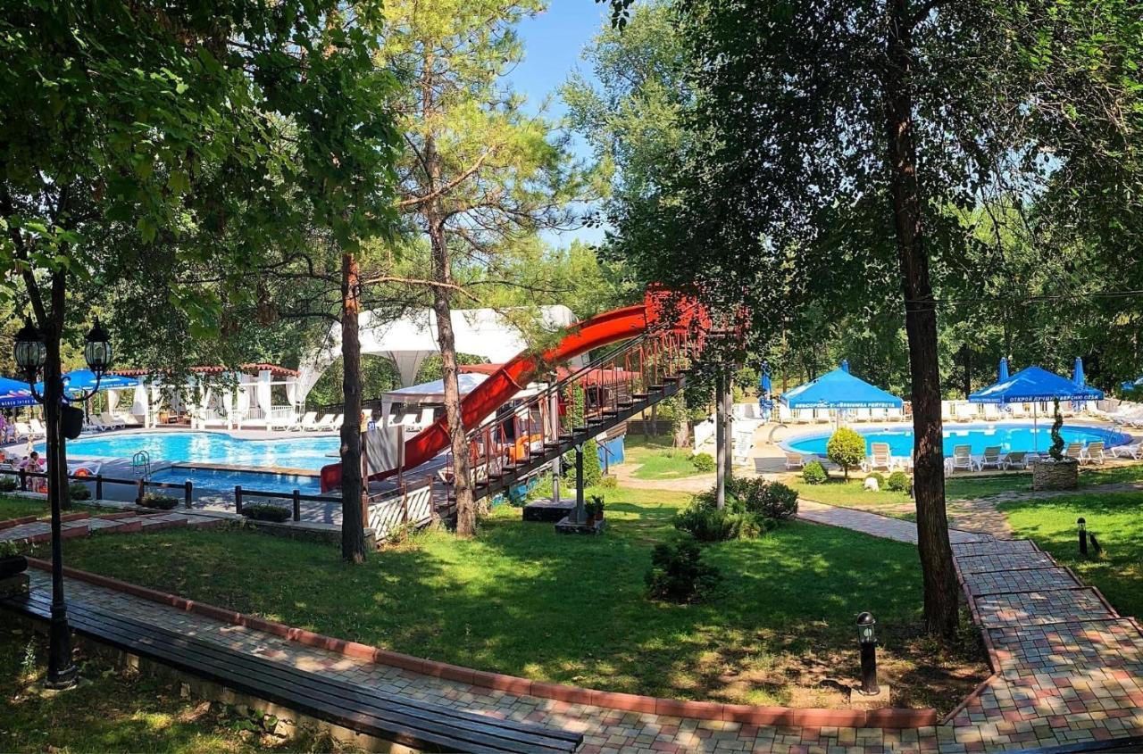 Sky Land Camping & Resort Cricova Esterno foto